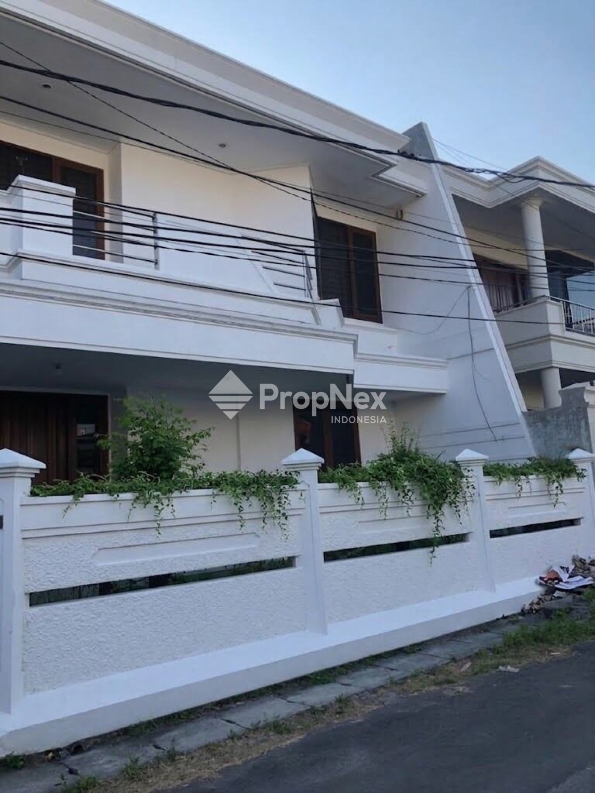 Dijual Rumah Di Darmo Baru Barat, Terawat dan Siap Huni